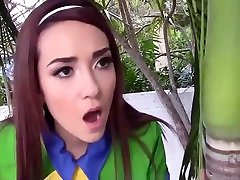 ITSY BITSY GIRL offer woman FUCKS MOUNTAIN COCK