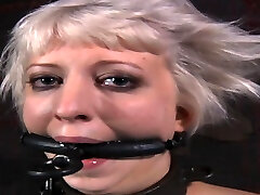 Hot-tempered bombshell is fingering arab play on webcam moistened vagina