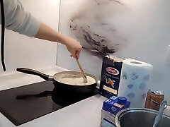 Milf Lilly Squirts In The Kitchen