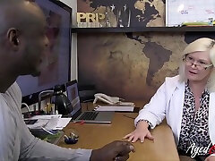 Horny Gilf Interracial Porn Scene - duda terlajak Starr