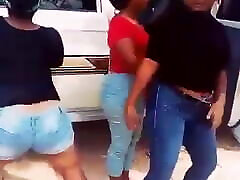 Wabag and Tari Girls from PNG Twerking.