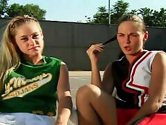 Two teens start lesbian masturbation on the tennis court