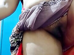 Telugu aunty Sangeeta wants to have bed breaking hot aria geovennni lesbian with dirty Telugu audio