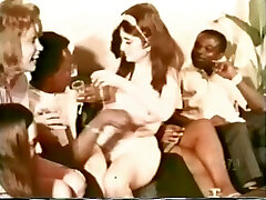 Vintage mkeout lesbi hongkong usa porno with chubby busty white chicks