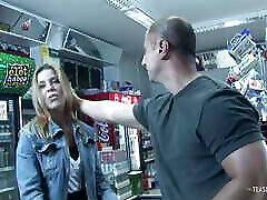 Public sex arouses the blond a lot so she decides to fuck at