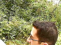 hace que su esposa cachonda se folle a un empleado al aire libre
