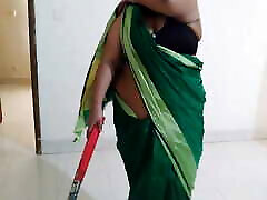 Boss ke bete ne naukrani se mast chudai Fuck desi live free Simran Bhabhi wearing saree Huge Boobs & Ass - Hindi Audio