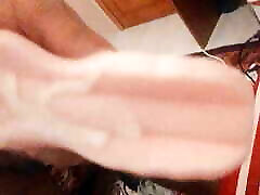 While lying at home, the young man who thought of ejaculation ejaculated in his toy in front of the phone.