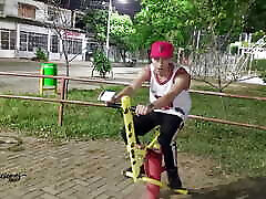 help to my horny friend after an accident in the park