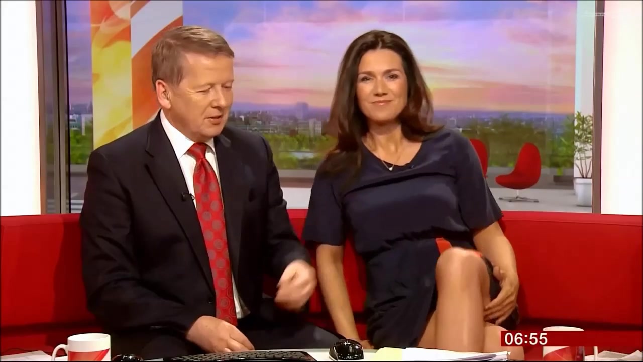 под юбкой на тв. без нижнего белья на телевидении. нижнее белье у ведущих тв. риз уизерспун в колготках. нижнее белье ведущих в прямом эфире.